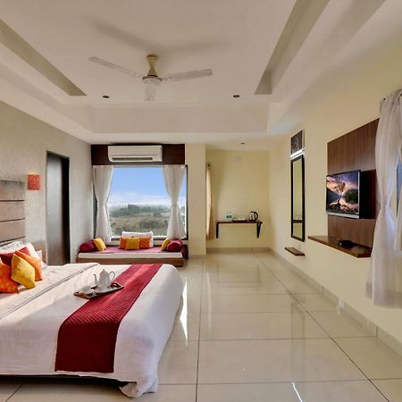 Goverdhan Greens Resort Dwarka L Hotels In Dwarka 外观 照片