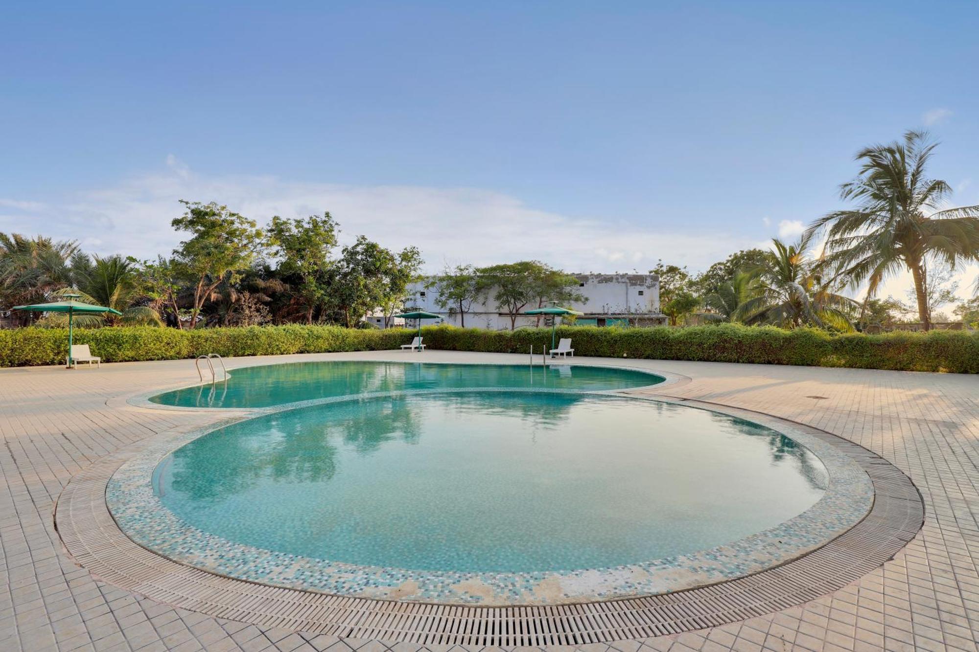 Goverdhan Greens Resort Dwarka L Hotels In Dwarka 外观 照片