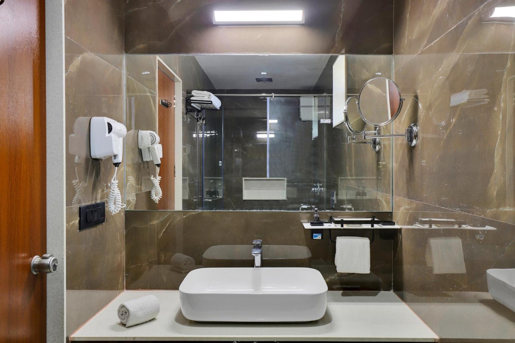 Goverdhan Greens Resort Dwarka L Hotels In Dwarka 外观 照片