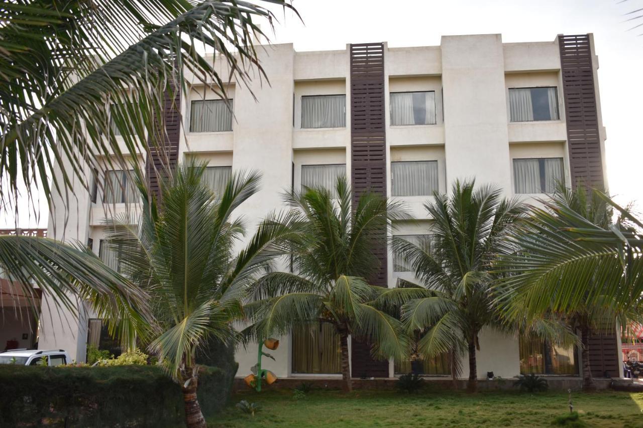 Goverdhan Greens Resort Dwarka L Hotels In Dwarka 外观 照片