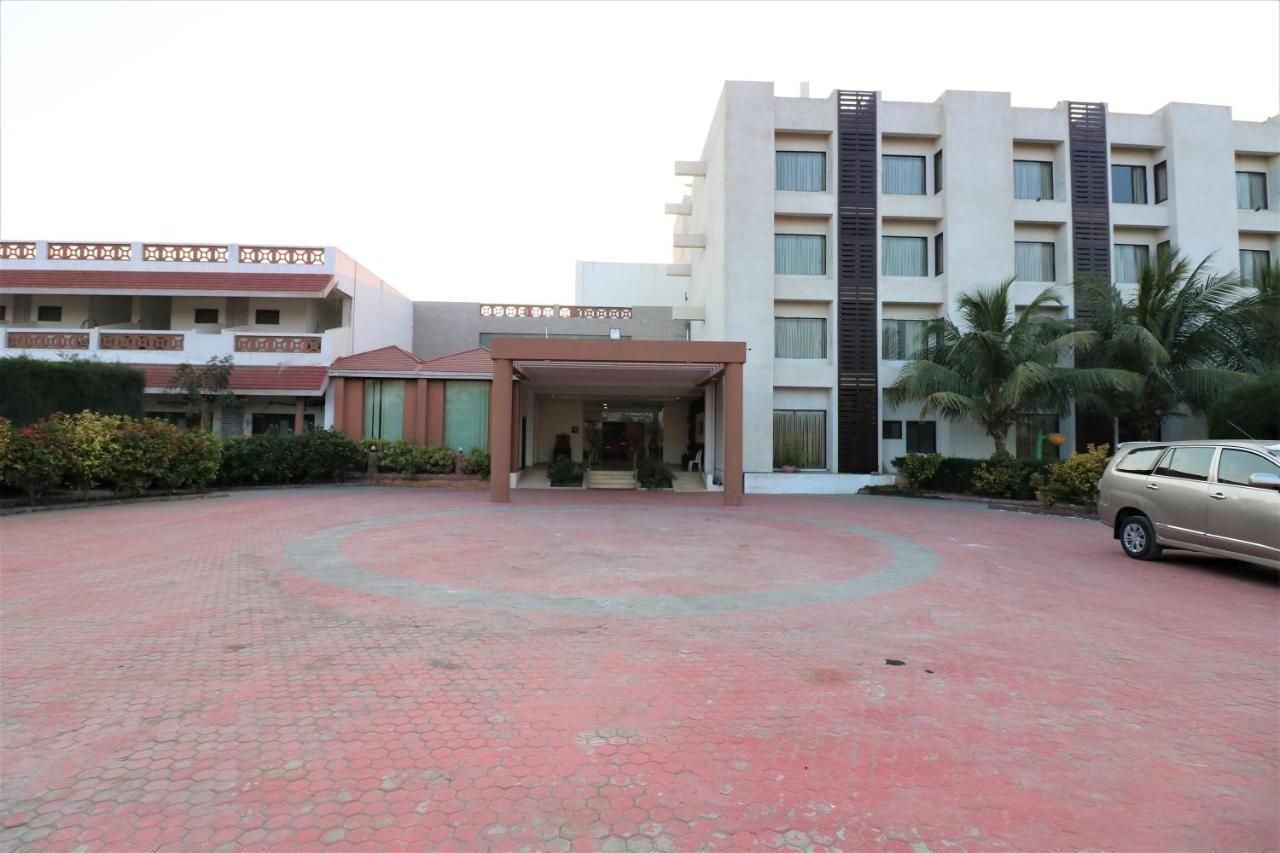 Goverdhan Greens Resort Dwarka L Hotels In Dwarka 外观 照片