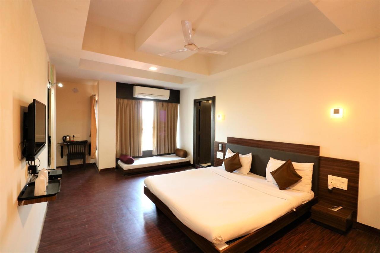 Goverdhan Greens Resort Dwarka L Hotels In Dwarka 外观 照片