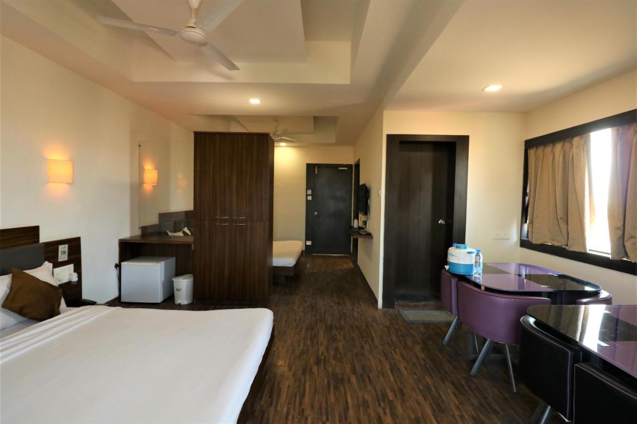 Goverdhan Greens Resort Dwarka L Hotels In Dwarka 外观 照片