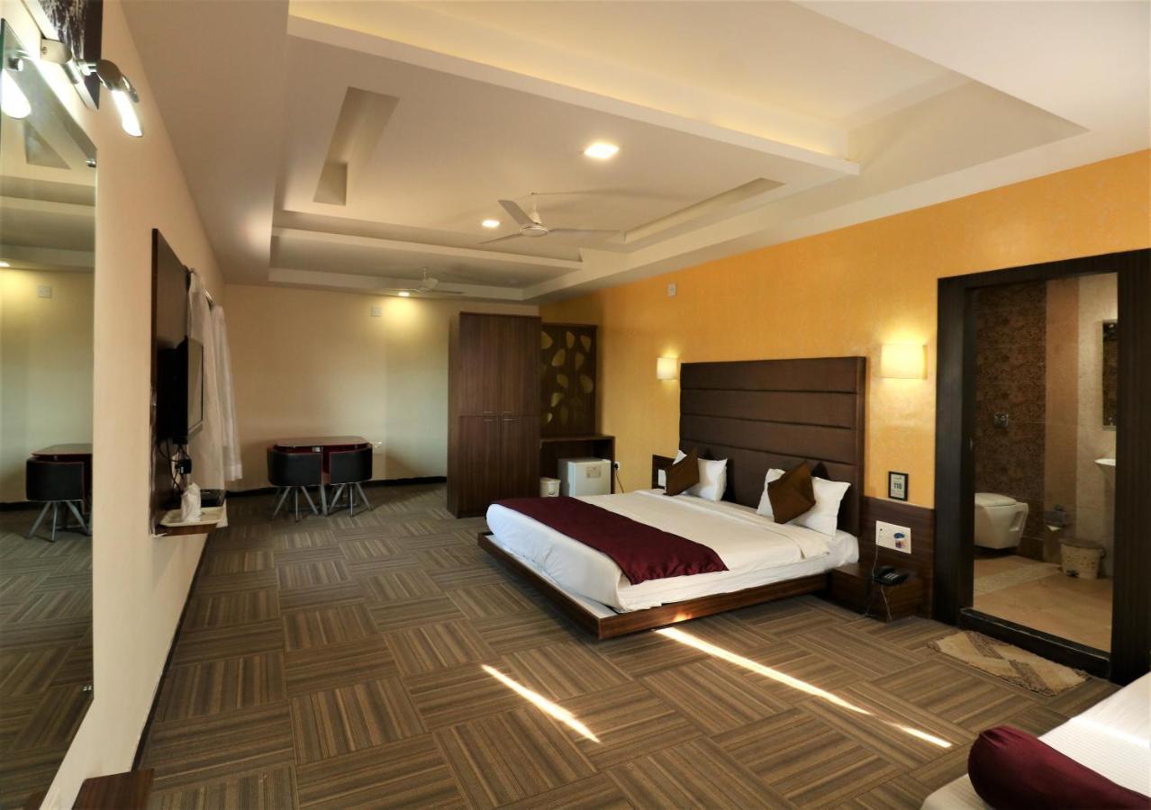 Goverdhan Greens Resort Dwarka L Hotels In Dwarka 外观 照片